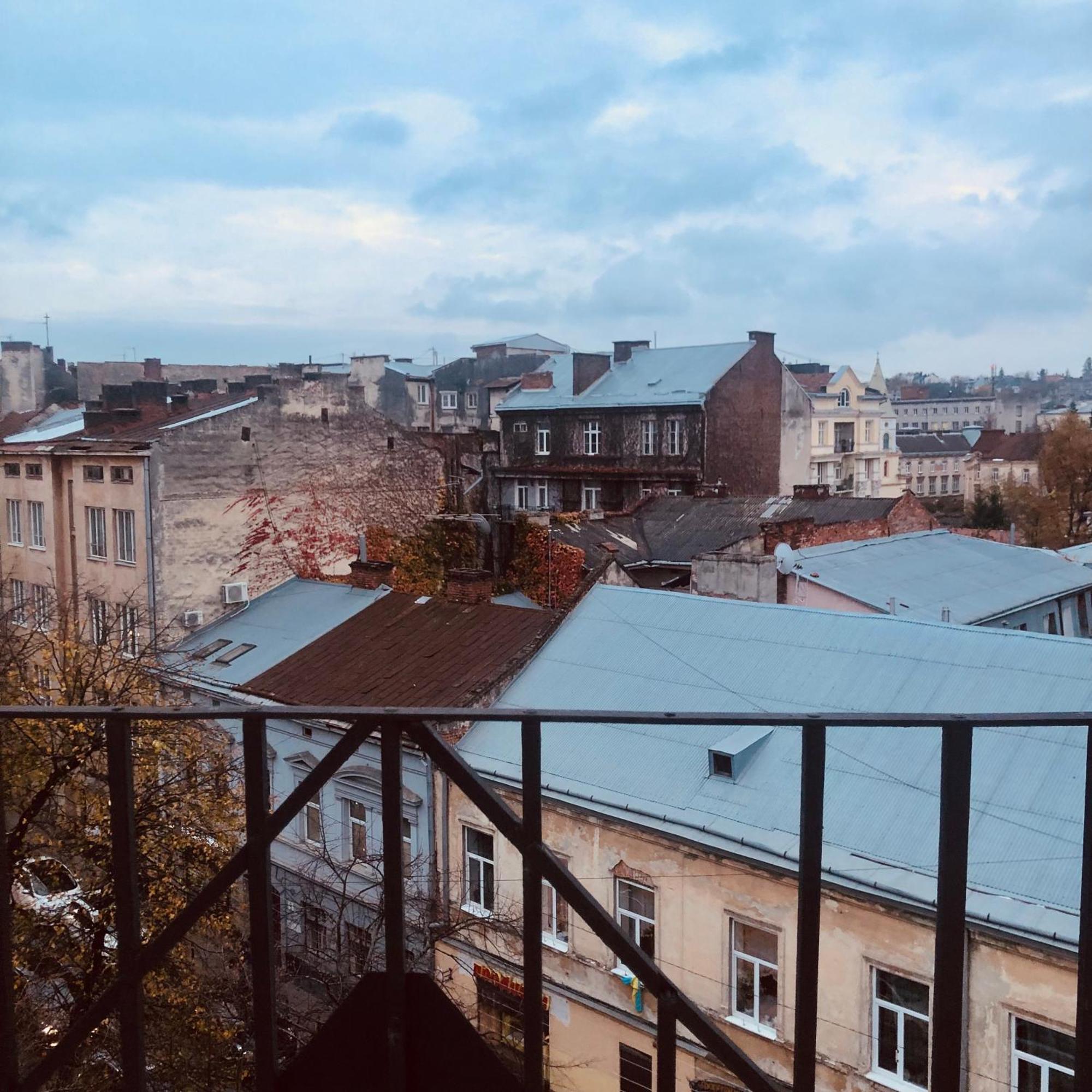 Hotel Polska Poduszka à Lviv Extérieur photo