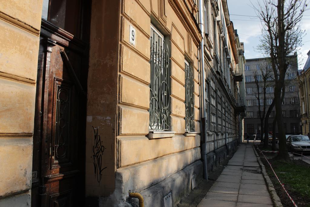 Hotel Polska Poduszka à Lviv Extérieur photo